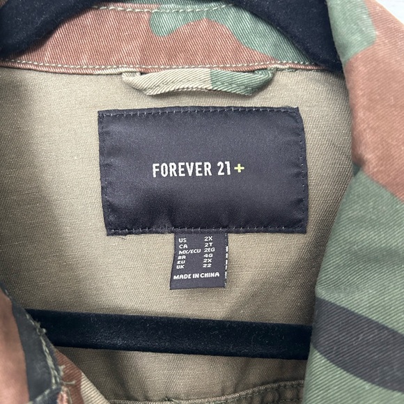 Forever 21+ Cropped Camo Print Jacket - Picture 3 of 3